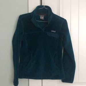 Woman’s Turquoise Patagonia Pullover. Size medium.